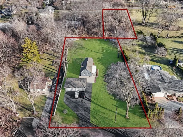 6N221 Virginia Rd, Roselle, IL 60172