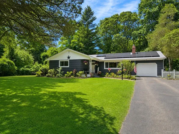 88 Westfield Road, Coram, NY 11727