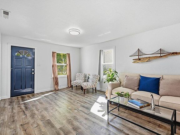 4th image of 368 Clark St