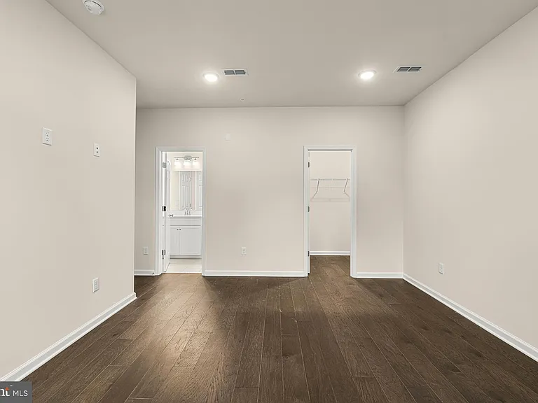 105 Vaughn Dr — Photo 41