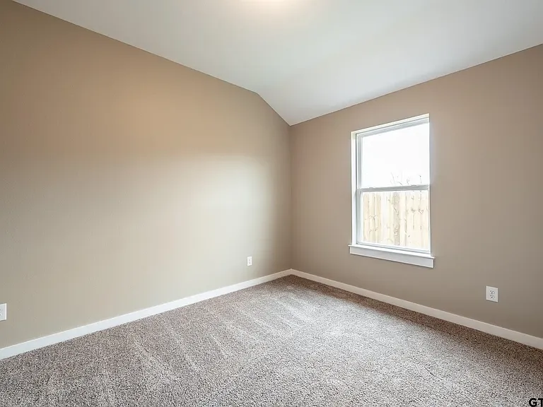 17115 Meadowview Ln — Photo 7