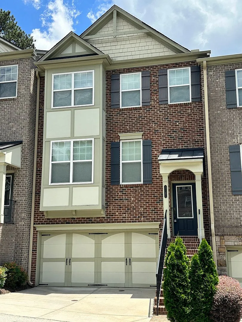 3 bedroom 3 bath Townhouse in Cobblestone at Brookhaven gated swim community — Photo 2