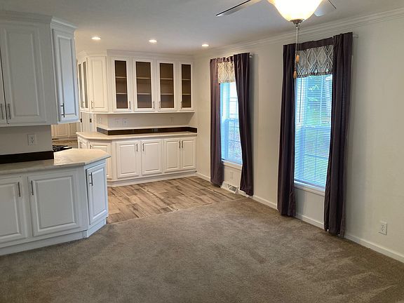 4th image of 979 Essex St Lot 80-093