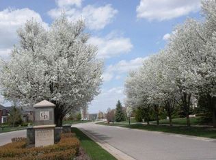 4774 Goodison Place Dr, Rochester, MI 48306