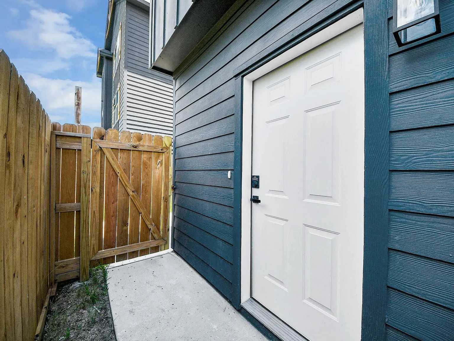3 bed, 2.5 bath, $1,850 — Photo 3