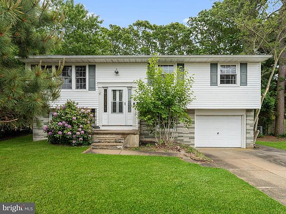 3rd image of 9 Cooper Dr