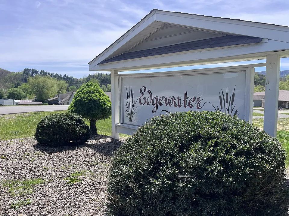 207 Edgewater Dr #207