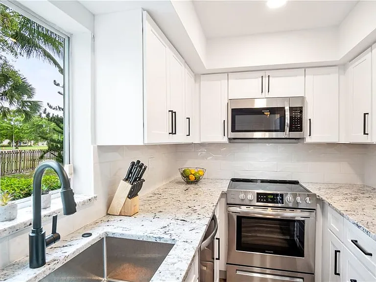 1275 7th Ave N #201 — Photo 10