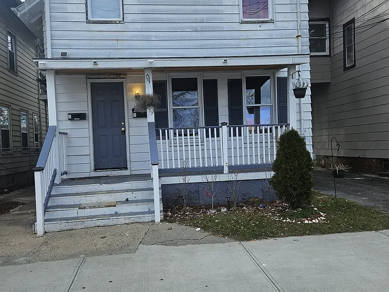 32 Bright St #1A — Photo 9