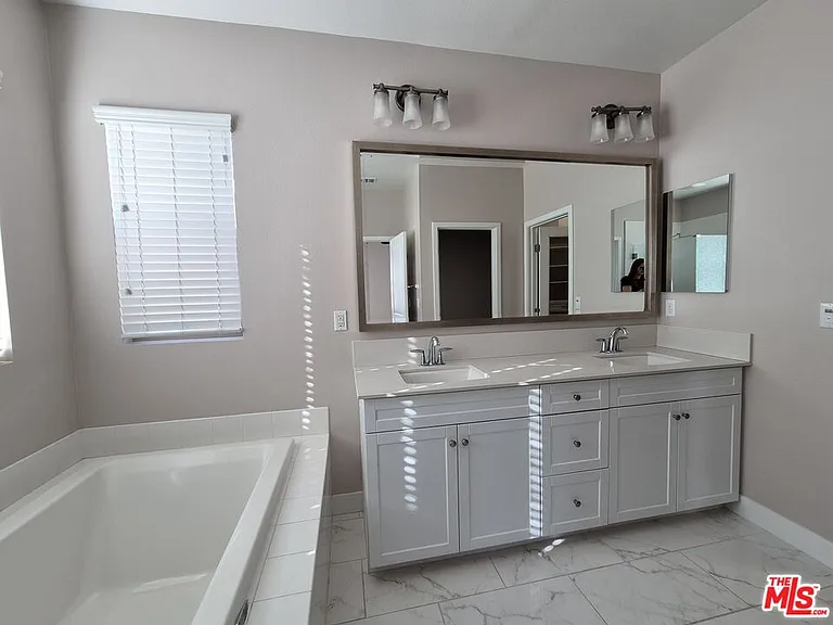 383 Silktree Ave — Photo 11