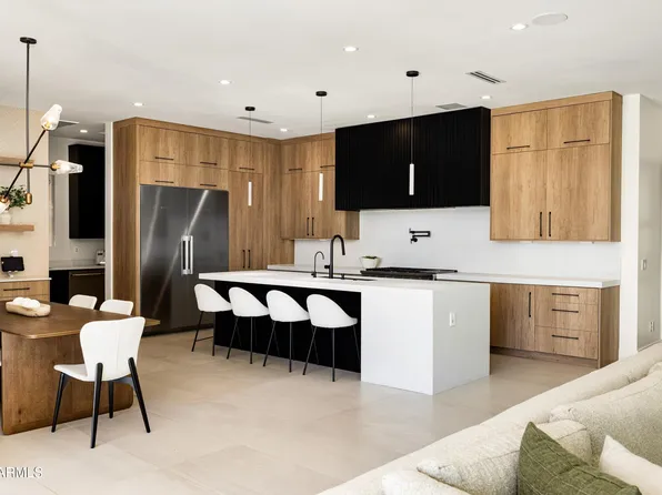 3721 E PICCADILLY Road, Phoenix, AZ 85018