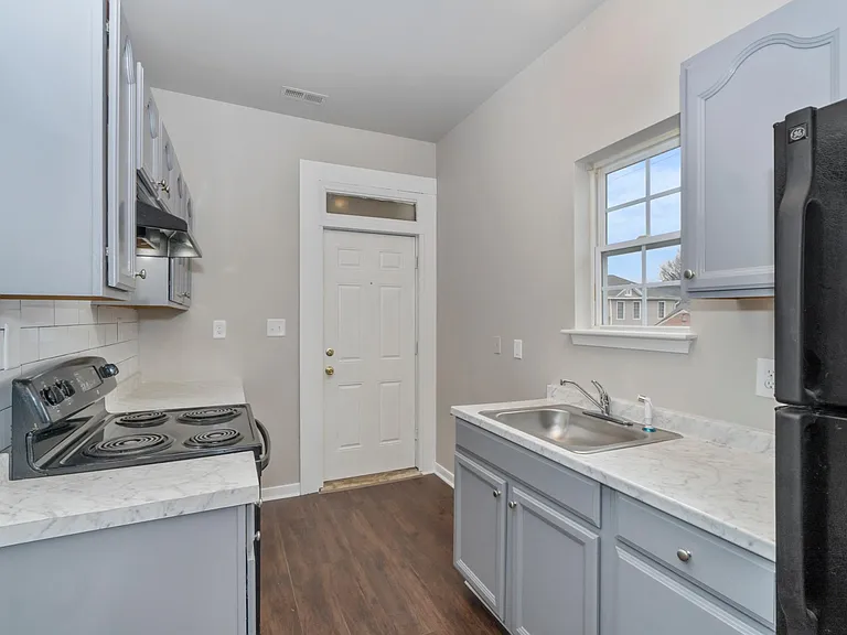 2413 Lamb Ave #4 — Photo 12
