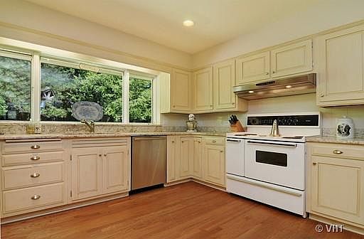 3rd image of 536 E Briar Ln
