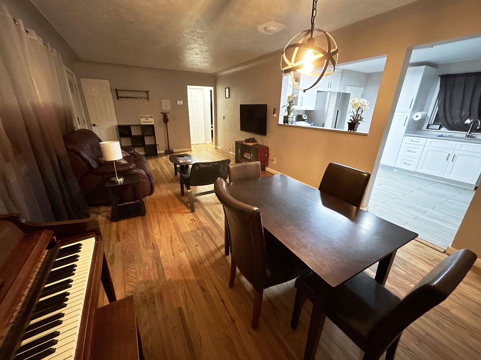 Living / dining room combo with piano