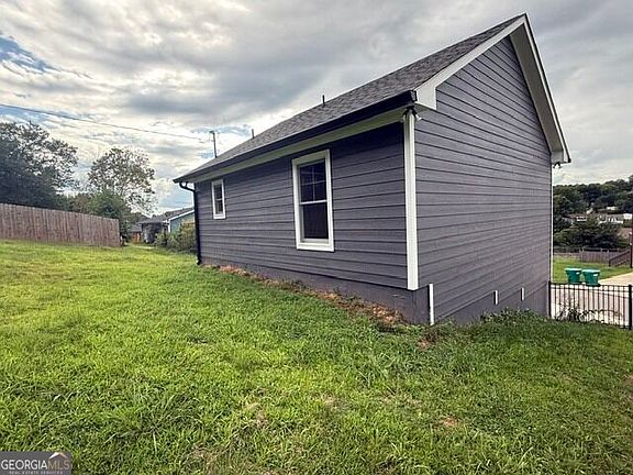 5th image of 180 Lowry St