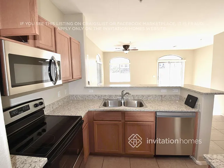 421 N 168th Ln — Photo 4