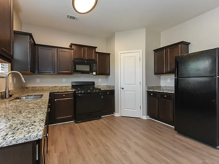 311 Caledonian Cir — Photo 9