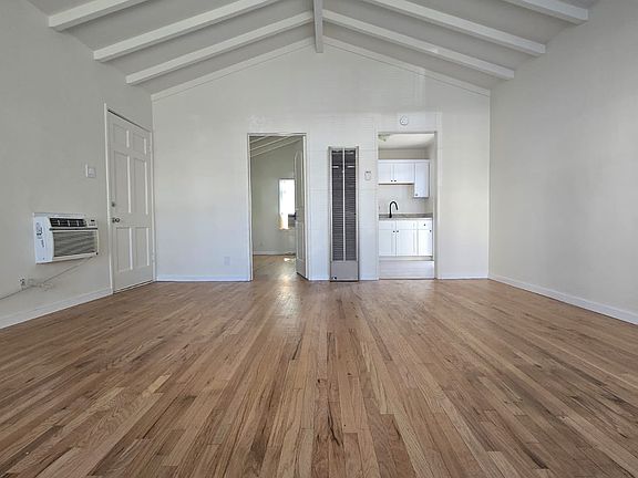 2nd image of 5121 Cahuenga Blvd