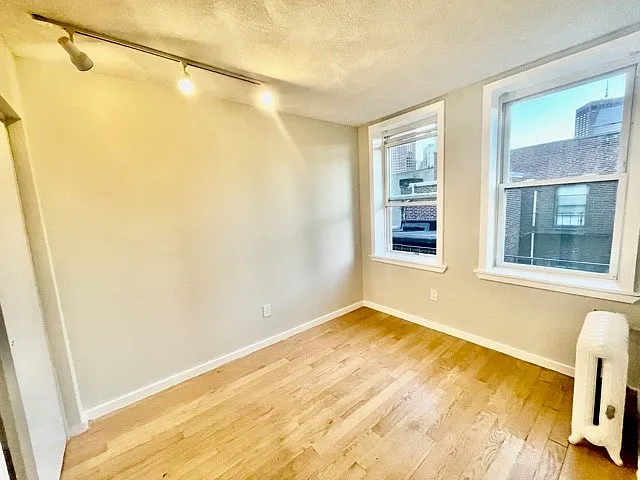 212 Hanover St #3 — Photo 8