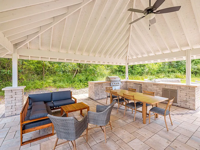 Outdoor Kitchen and Dining