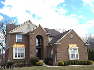 14215 Red Oak Dr, Belleville, MI
