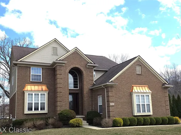 14215 Red Oak Dr, Belleville, MI 48111