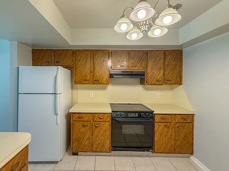 12021 Hawthorne Ln — Photo 14