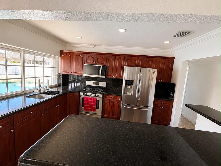 10955 SW 177th Ter — Photo 3