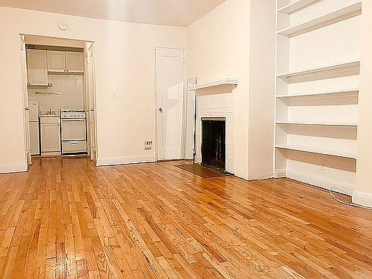 2nd image of 126 E 39th St APT B