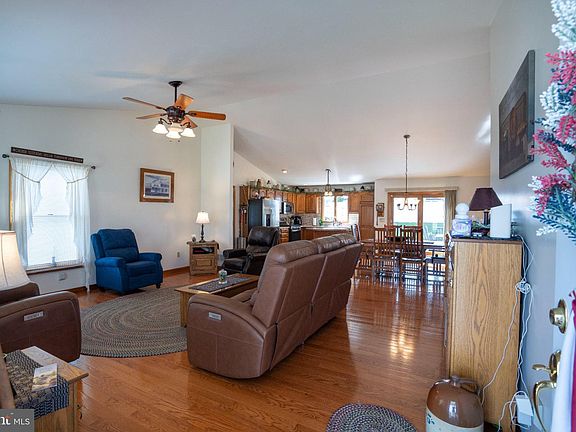 4th image of 126 Rosehill Dr