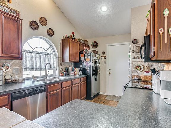 5th image of 137 Overbrook Dr