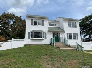 11 Deville Dr, Selden, NY 11784