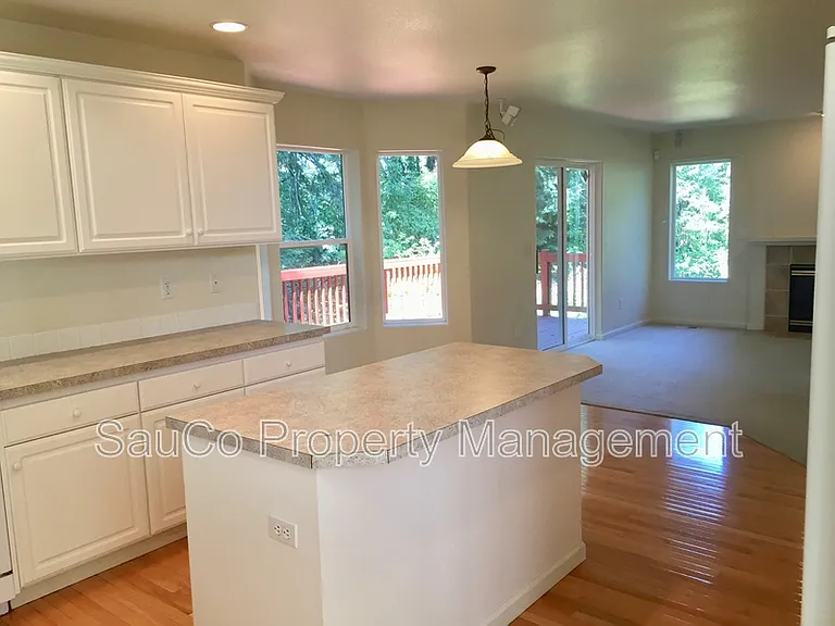 1861 SE 47th Ave — Photo 7