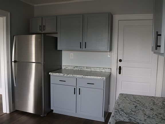 3rd image of 614 Wells St #3