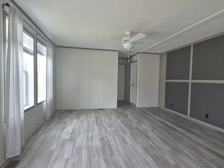 118 Thornapple Cir — Photo 2