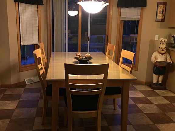 5th image of 628 Charles Pl