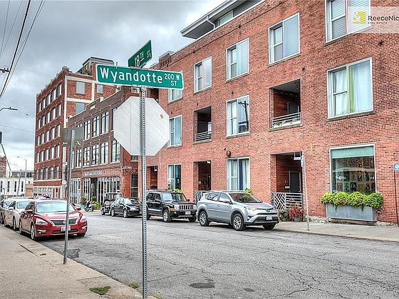 4th image of 125 W 18th St #106