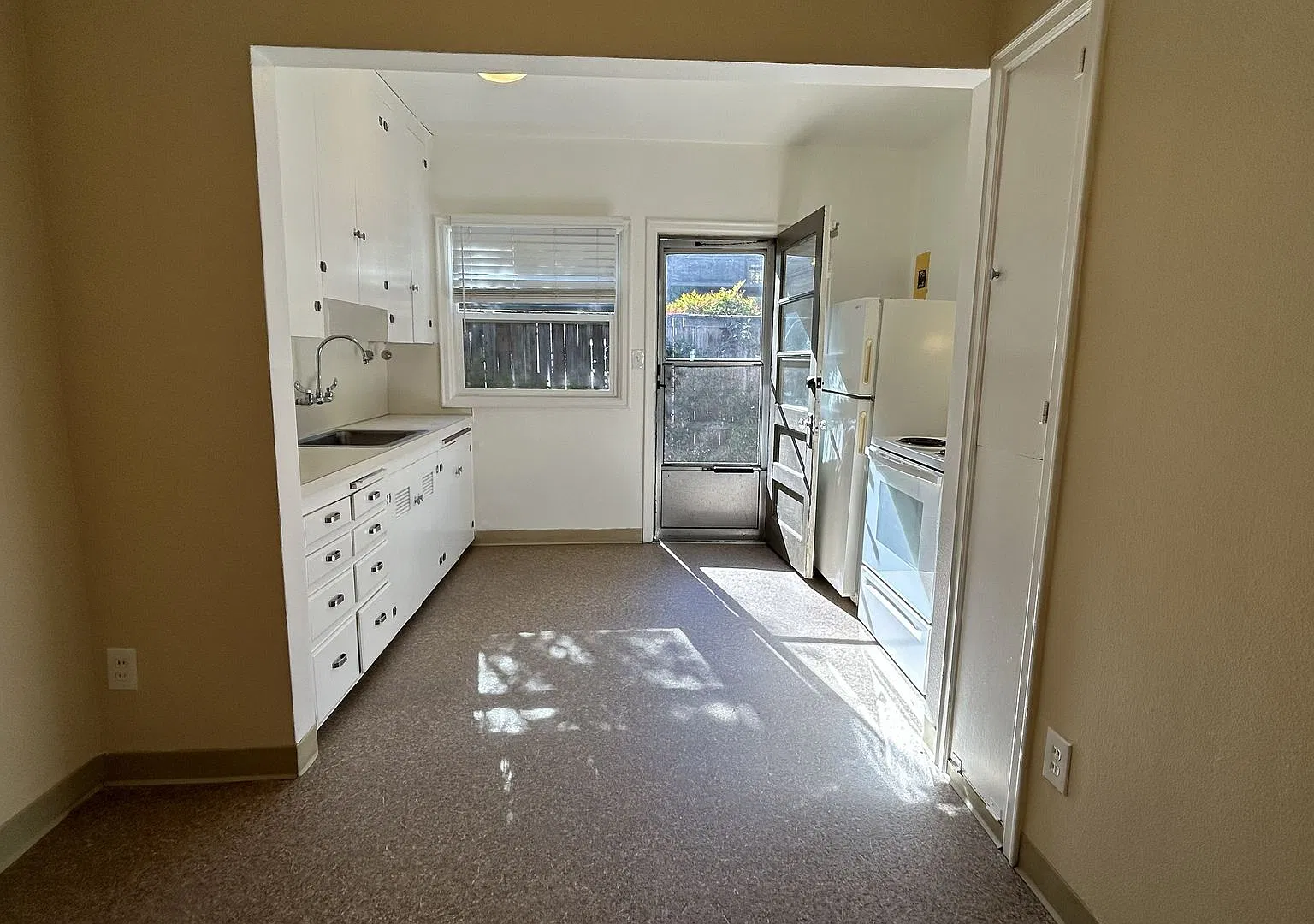 Atherton Apartments — Photo 4
