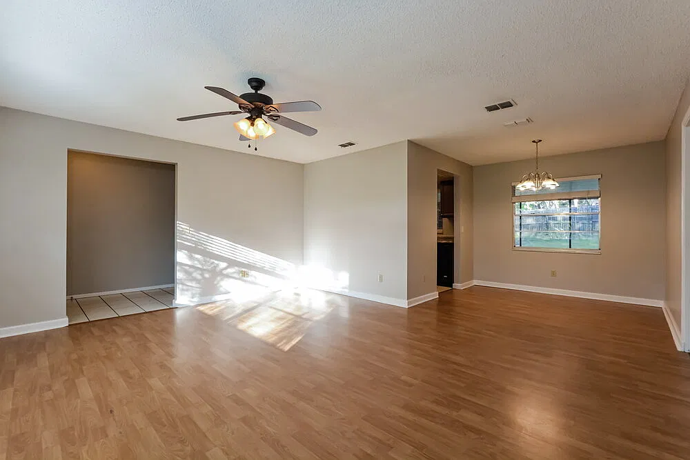 3 bed, 2.0 bath, 1399 sqft, $2,315 — Photo 4