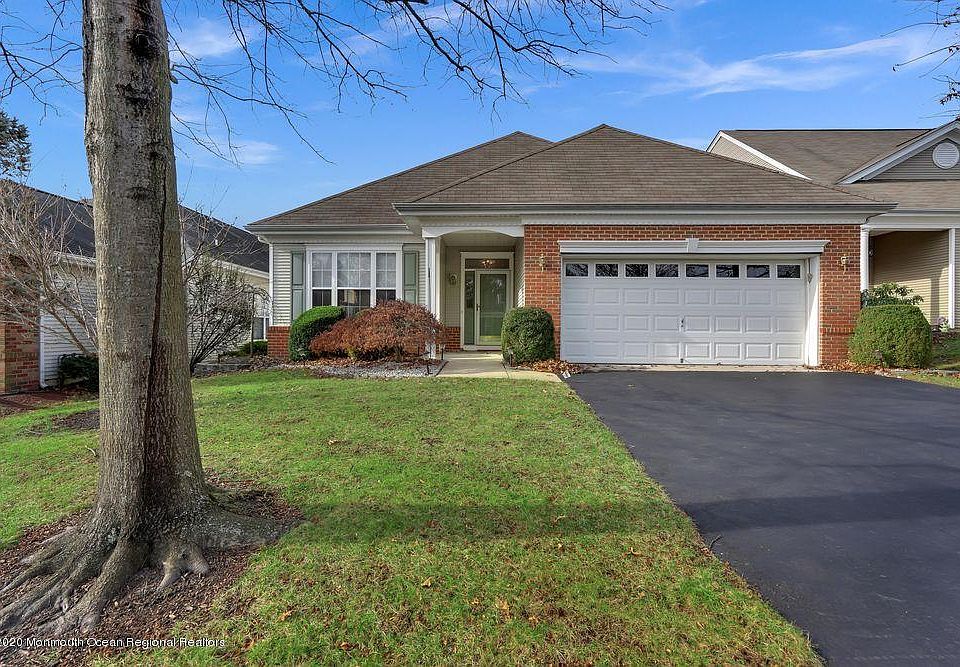 1st image of 74 Greenways Ln