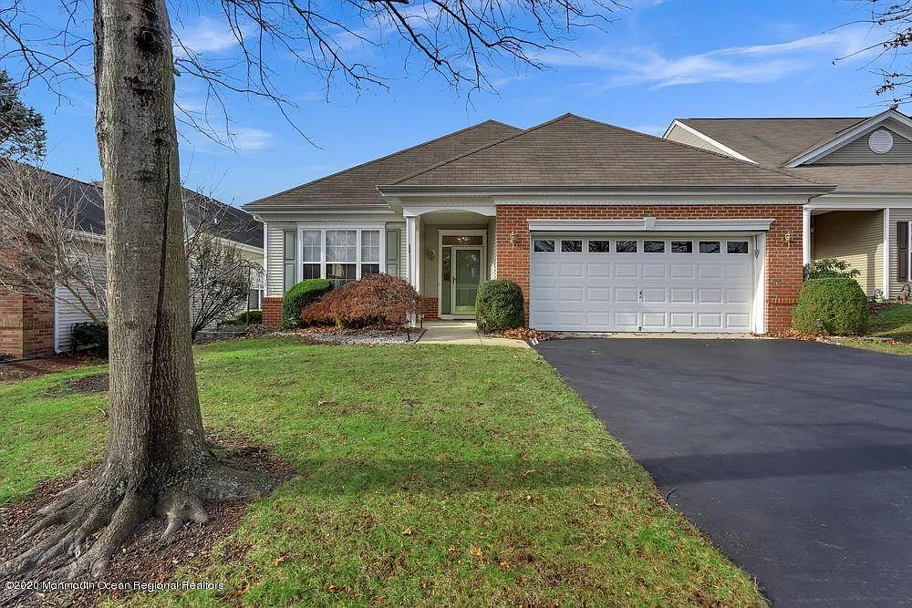 74 Greenways Ln photo 1