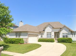 379 Essex Dr, Oswego, IL 60543