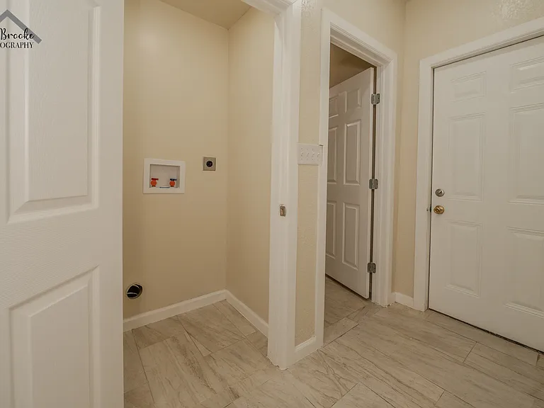 106 Paradise St — Photo 15