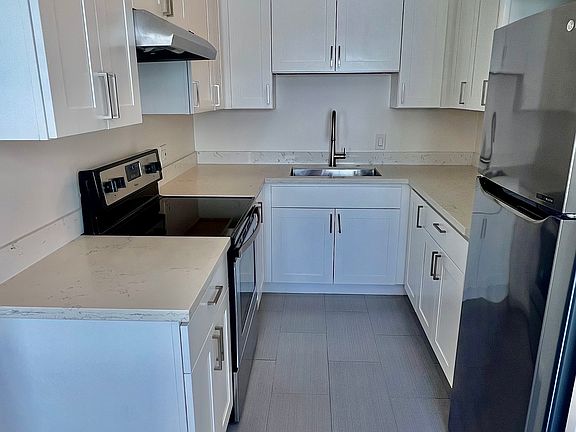 4th image of 1365 10th Ave #10