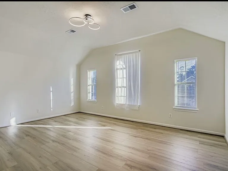 826 Forest Hillside Ln — Photo 11