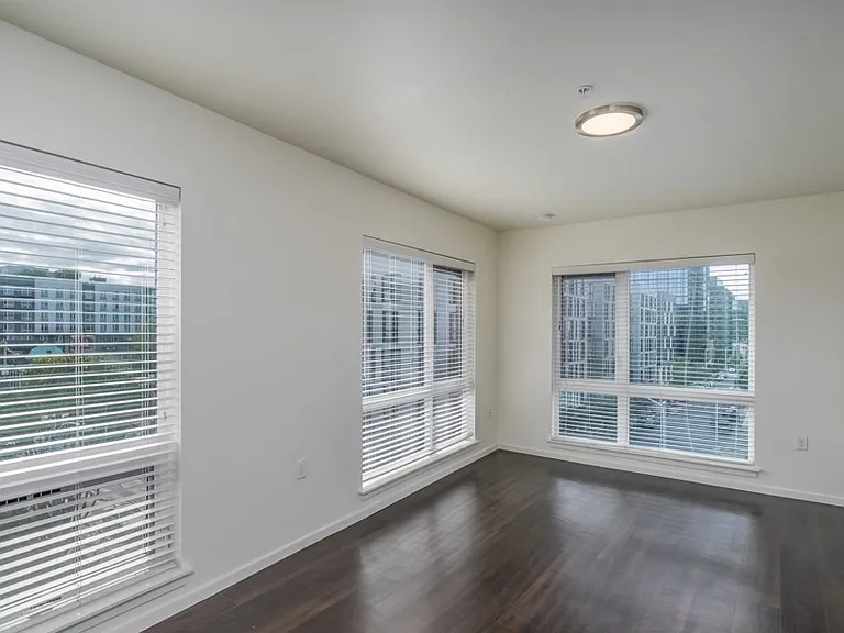 5001 Brooklyn Ave NE — Photo 7
