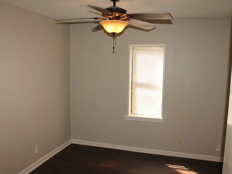 2305A Hillwood Dr S — Photo 4