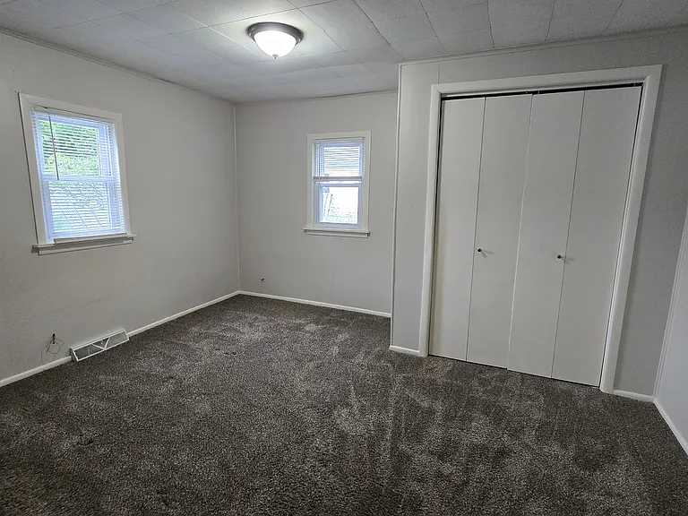 517 Bond St — Photo 7