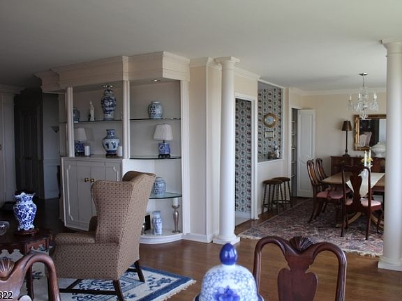 5th image of 1 Claridge Dr APT 927