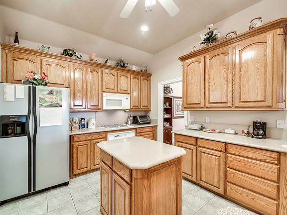 4th image of 2601 Briargrove Dr